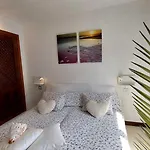 Céntrico En 1ª Línea De Playa Con Piscinas Y Jardines Apartamento *